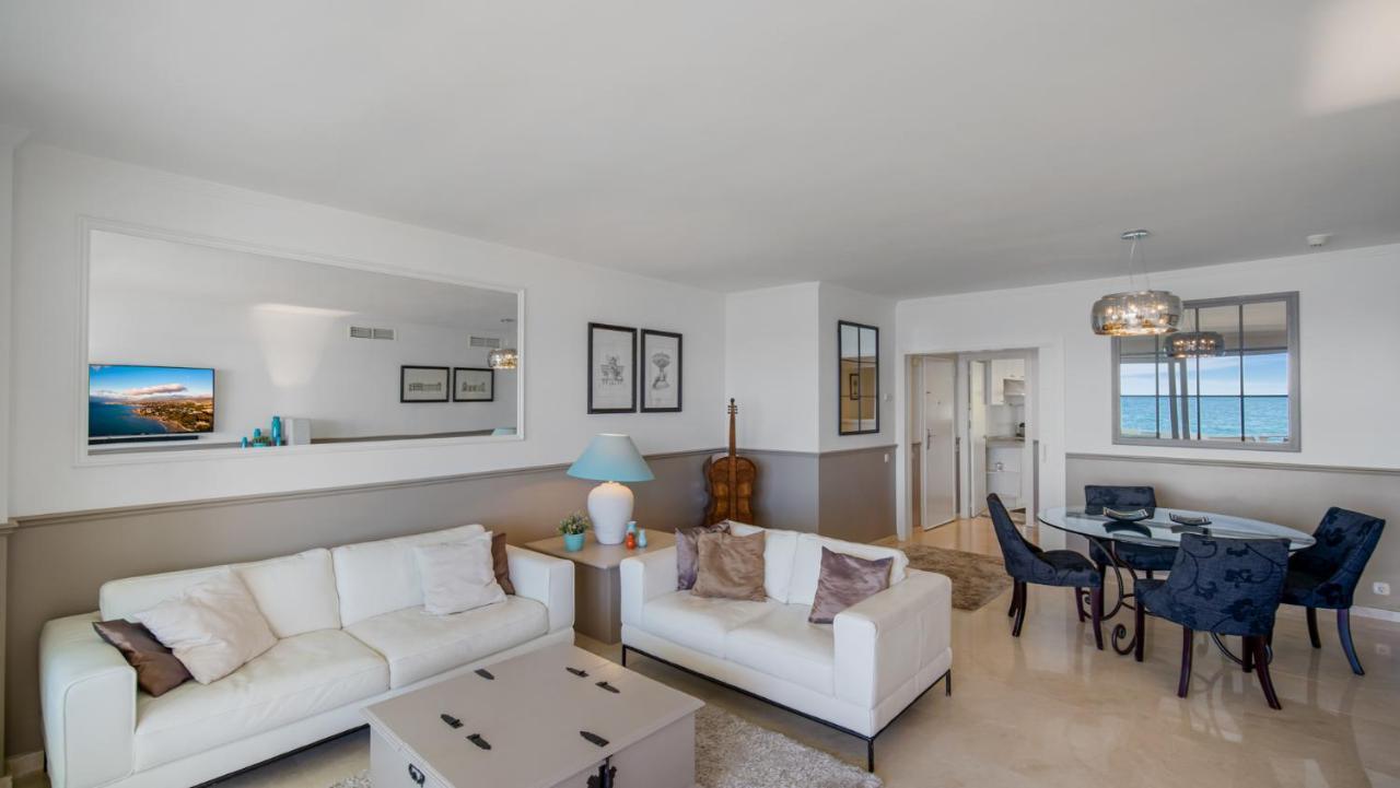 Beach-Line Apartment With 3 Bedrooms In Estepona Exterior photo
