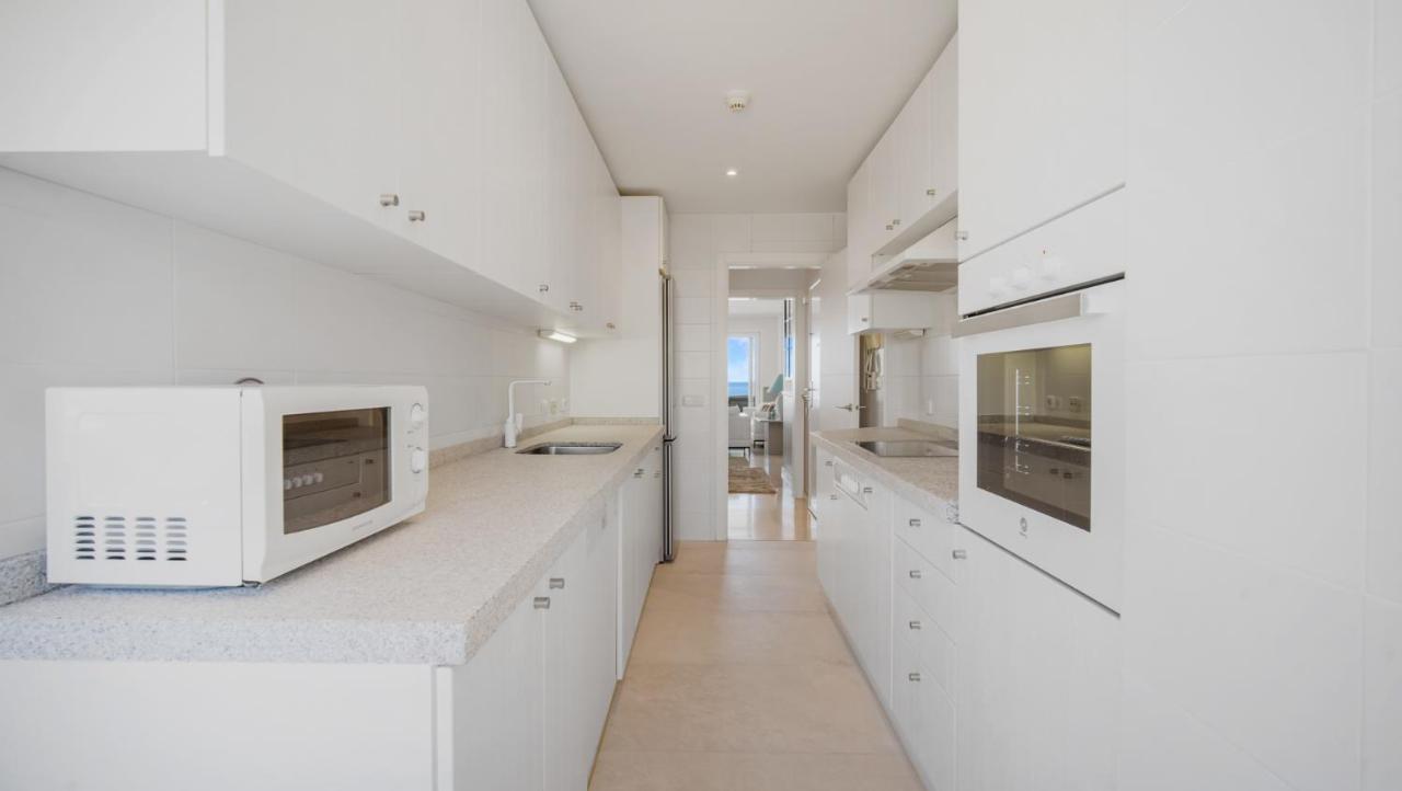 Beach-Line Apartment With 3 Bedrooms In Estepona Exterior photo